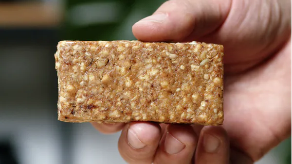 GOAT Bar_Banana Bread_ausgepackt.png