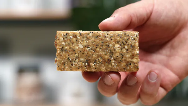 ESN GOAT BAR_Lemon Poppy Seed_09.png